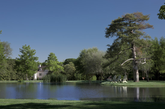 Crespi/Hicks estate tucked away at bottom of hill
