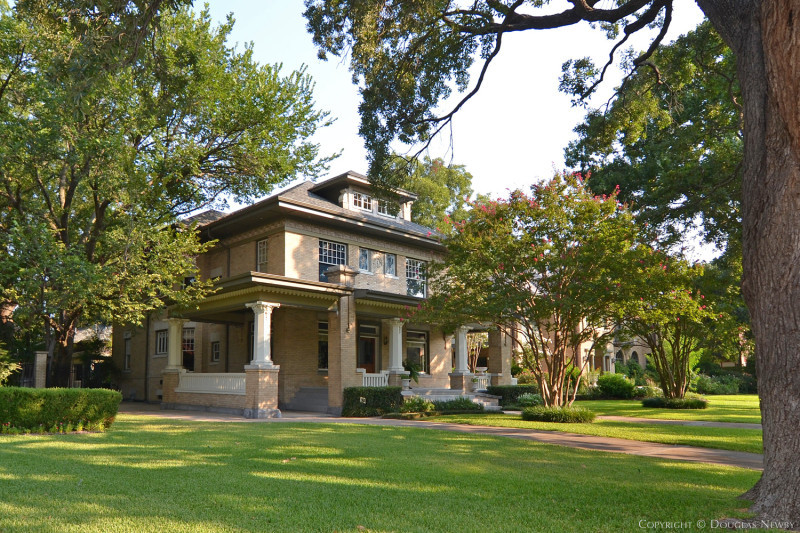 Why Are Early 20th Century Homes More Modern Than 21st Century Builder Modern Homes?