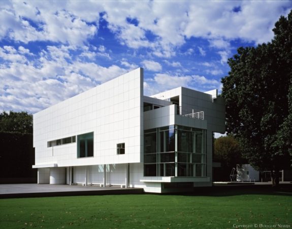Amazon HQ2 Modern architecture lovers will find styles from many distinguished architects such as Richard Meier in the Dallas area.