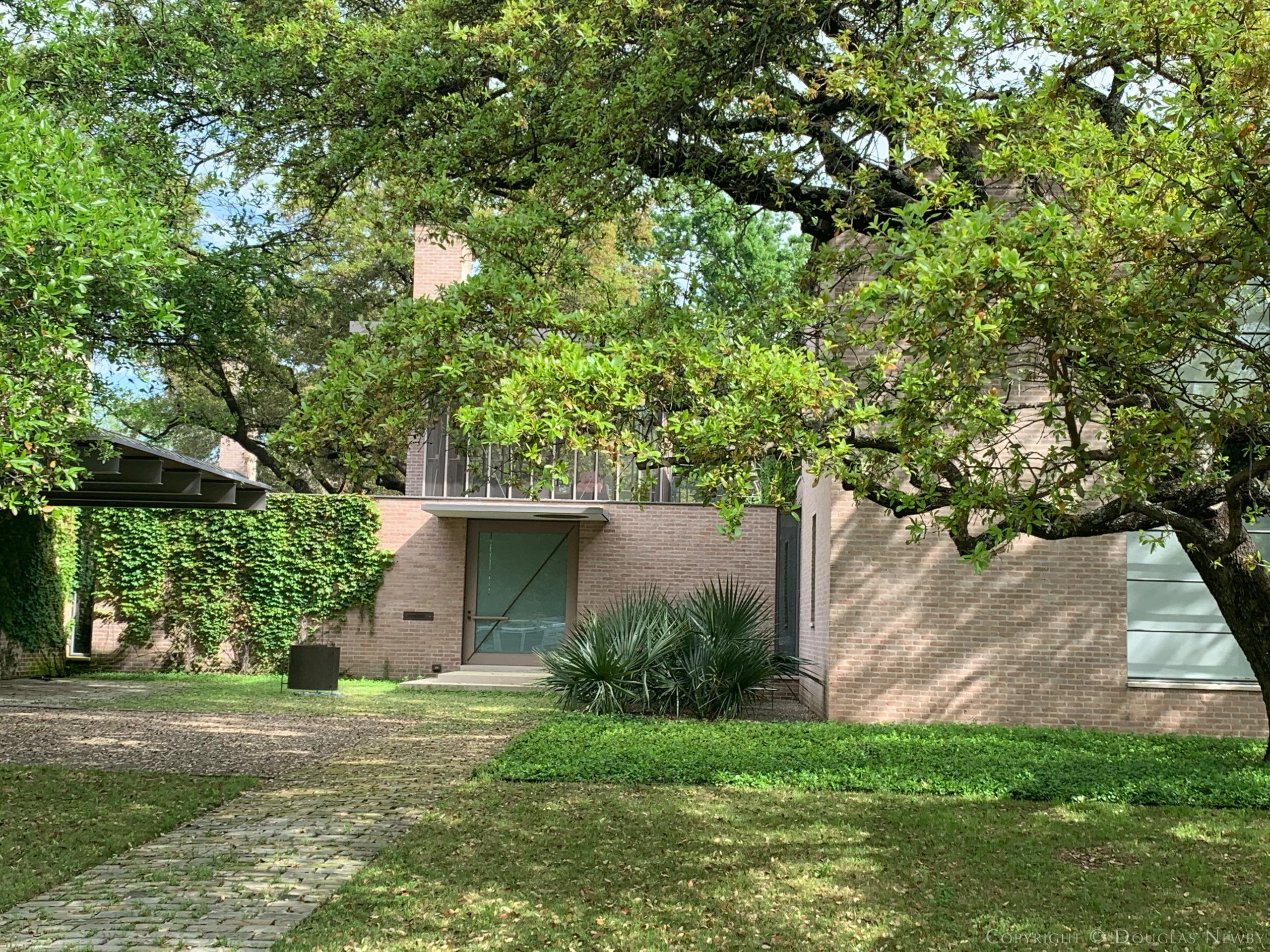 Organic Urbanism Encourages Community, Embraces Nature