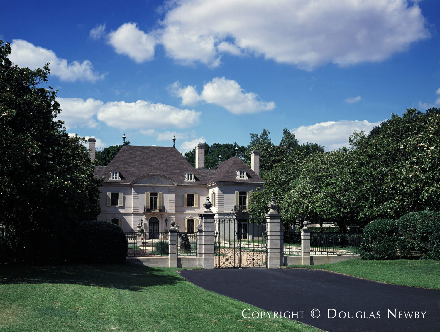 Raked pebbles made up the surface of the motor court at the original Crespi Estate. Tom Foster in his Texas Monthly article discussed the Crespi Estate has changed through subsequent owners.