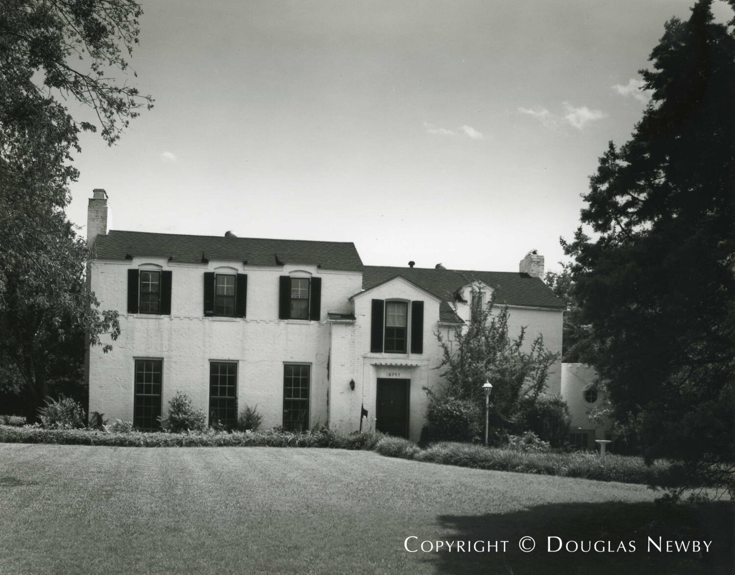The original used brick architect David Williams called for at 6292 Mercedes in the Dallas Neighborhood of Wilshire Heights was at some point painted white.