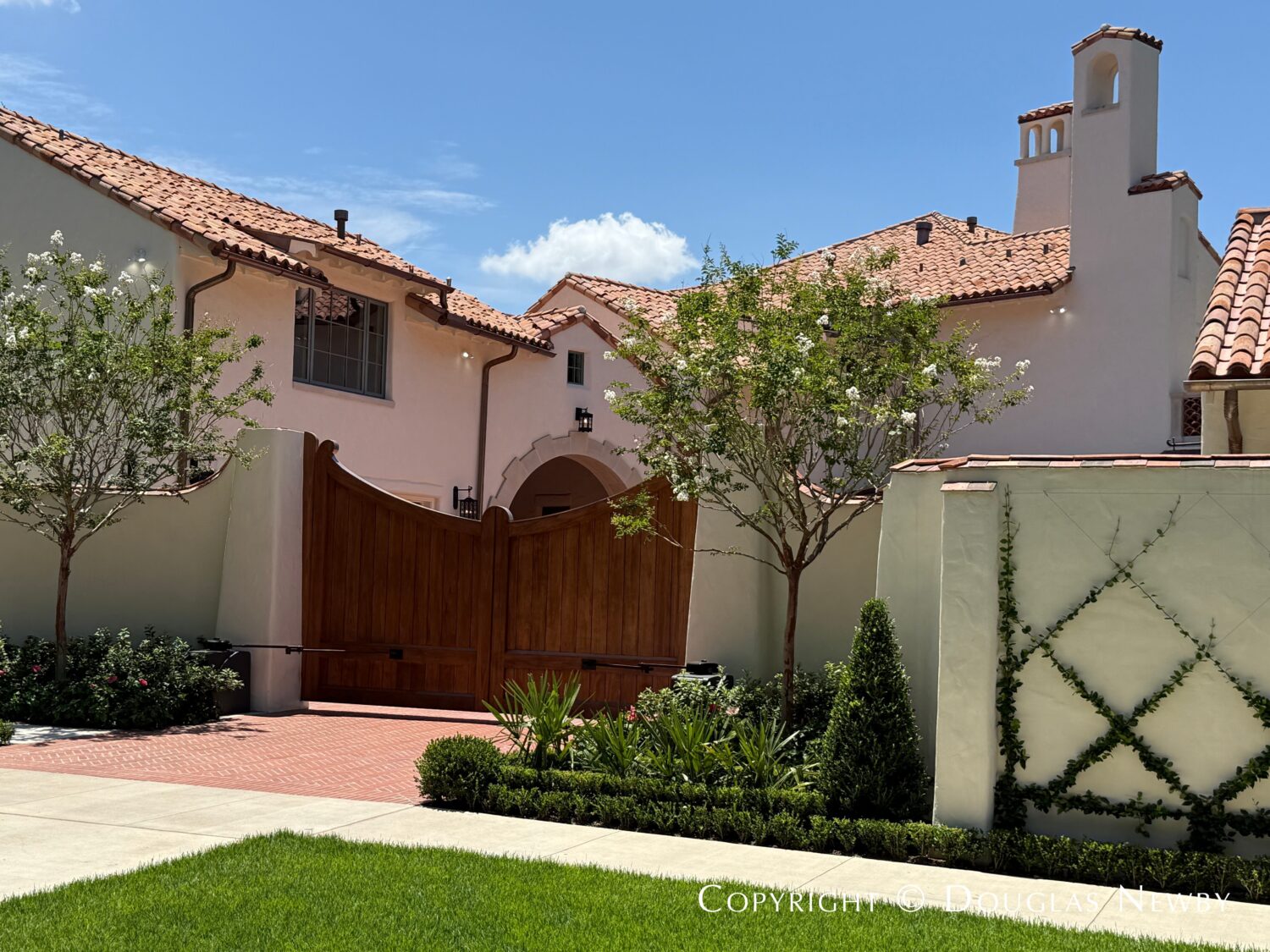 4400 Belfort Place is a Highland Park home that blends in beautifully with the homes and the township of Highland Park, Dallas, Texas.